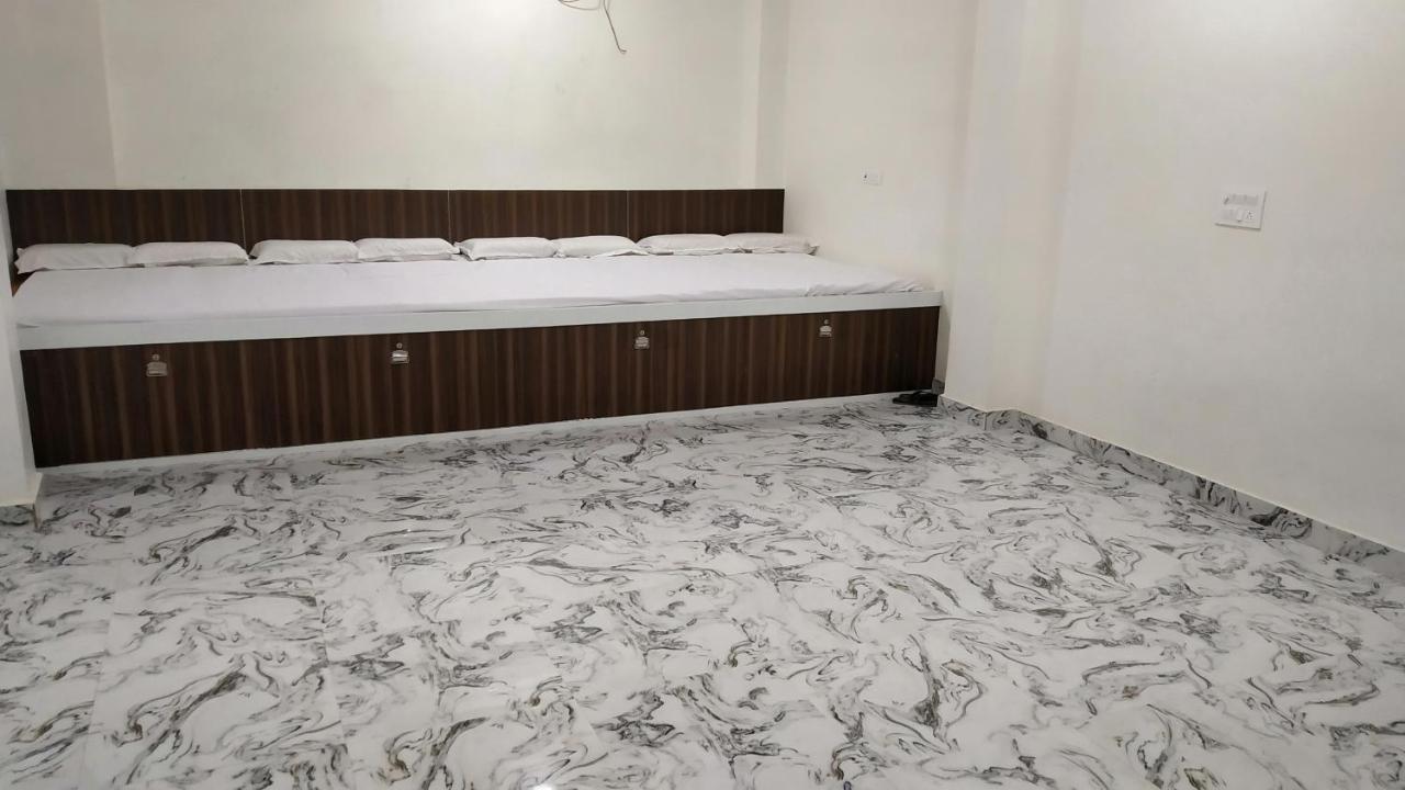 Rajlakshmi Guest House Mathura Exterior foto