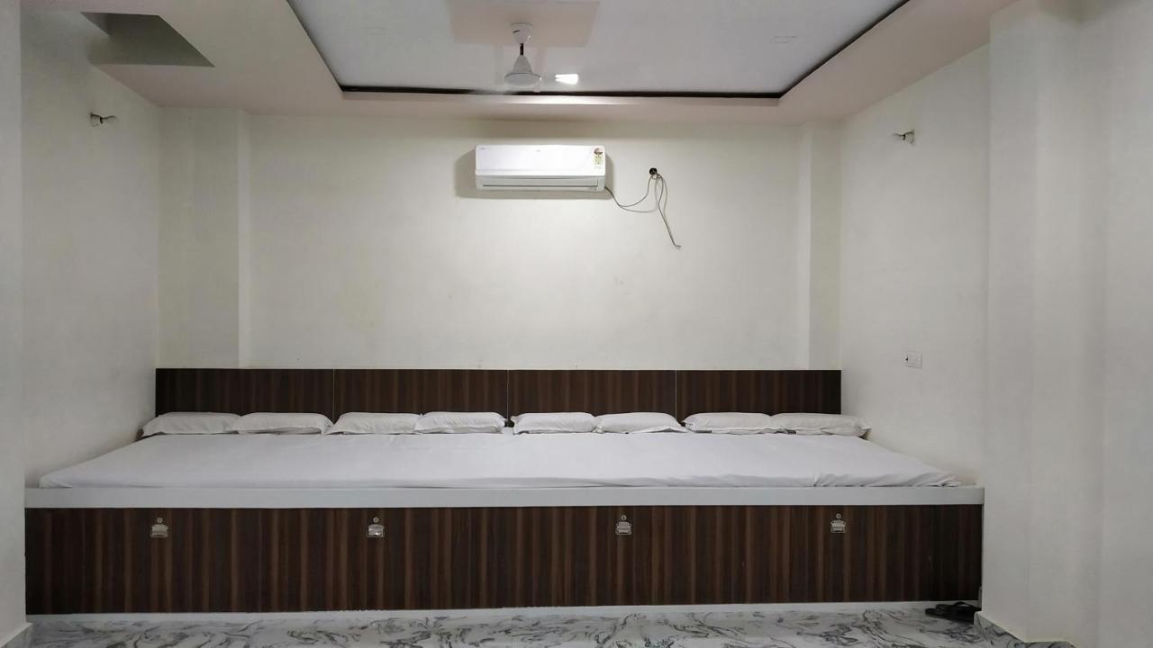 Rajlakshmi Guest House Mathura Exterior foto